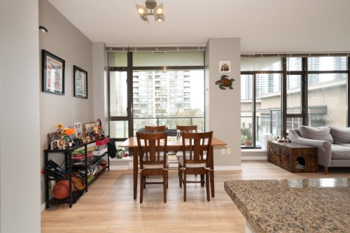 401-4250 Dawson Street, Burnaby, BC - Indoor