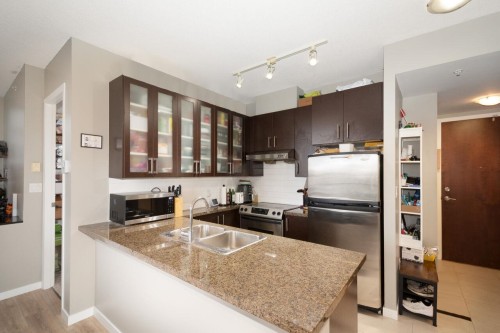 401-4250 Dawson Street, Burnaby, BC - Indoor Photo Showing Kitchen With Double Sink