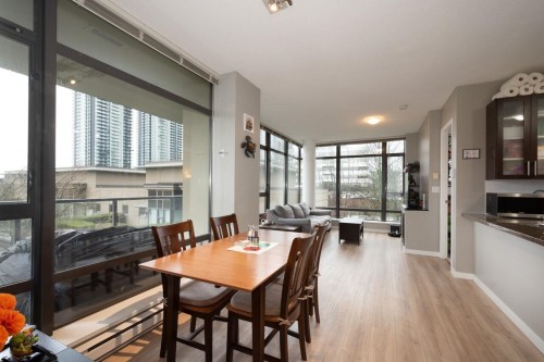 401-4250 Dawson Street, Burnaby, BC - Indoor