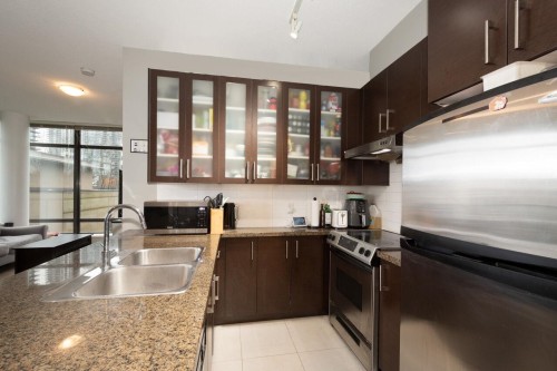 401-4250 Dawson Street, Burnaby, BC - Indoor Photo Showing Kitchen With Double Sink