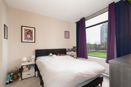 401-4250 Dawson Street, Burnaby, BC - Indoor Photo Showing Bedroom