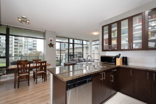 401-4250 Dawson Street, Burnaby, BC - Indoor Photo Showing Kitchen With Double Sink