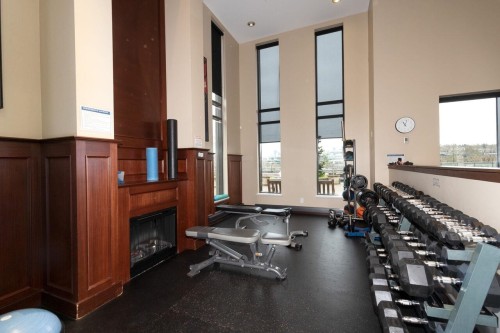 401-4250 Dawson Street, Burnaby, BC - Indoor Photo Showing Other Room