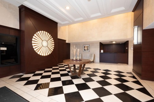 401-4250 Dawson Street, Burnaby, BC - Indoor Photo Showing Other Room