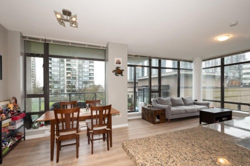 401-4250 Dawson Street, Burnaby, BC - Indoor
