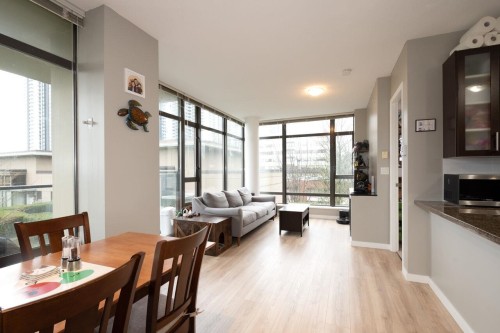 401-4250 Dawson Street, Burnaby, BC - Indoor