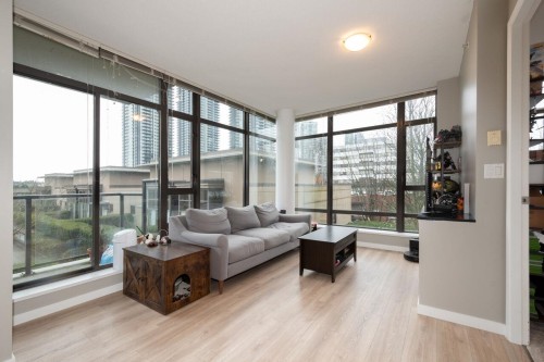 401-4250 Dawson Street, Burnaby, BC - Indoor