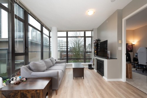 401-4250 Dawson Street, Burnaby, BC - Indoor