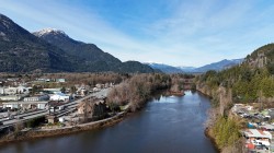 415-1500 Scott Crescent Squamish, BC V8B 1G5