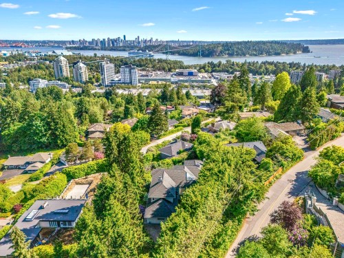 816 Anderson Crescent, West Vancouver, BC 