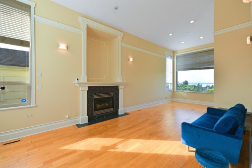 1275 20Th Street, West Vancouver, BC 