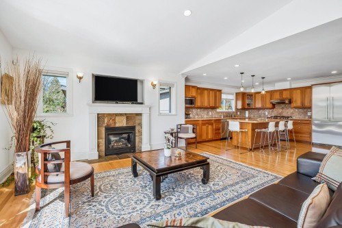 954 Tudor Avenue, North Vancouver, BC 