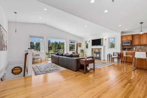 954 Tudor Avenue, North Vancouver, BC 
