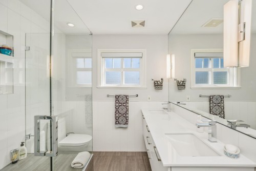 954 Tudor Avenue, North Vancouver, BC 