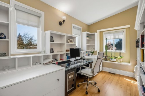 954 Tudor Avenue, North Vancouver, BC 