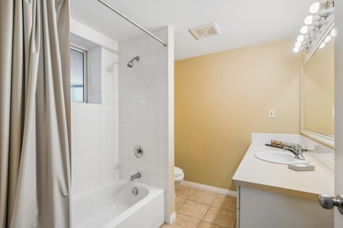 954 Tudor Avenue, North Vancouver, BC 