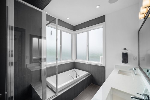 7493 Gatineau Place, Vancouver, BC 