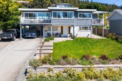 454 Monteray Avenue  North Vancouver, BC V7N 3G2