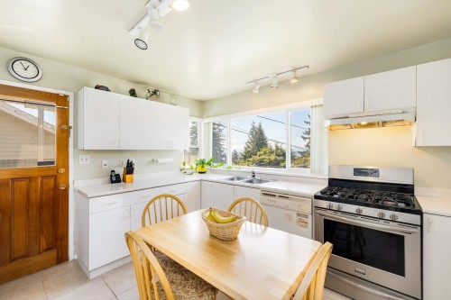454 Monteray Avenue, North Vancouver, BC 