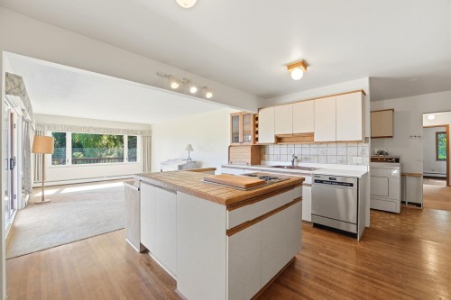 3155 Dickinson Crescent, West Vancouver, BC 