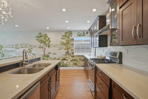 2015 Creelman Avenue, Vancouver, BC 