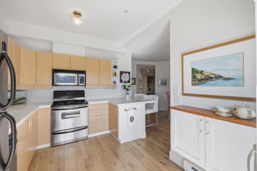 202-3151 Connaught Crescent, North Vancouver, BC 