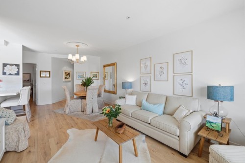 202-3151 Connaught Crescent, North Vancouver, BC 