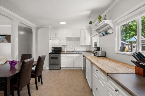 24898 122 Avenue, Maple Ridge, BC 
