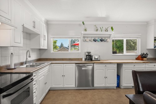24898 122 Avenue, Maple Ridge, BC 