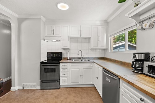 24898 122 Avenue, Maple Ridge, BC 