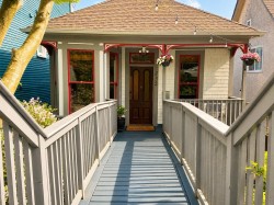 732 Pender Street E Vancouver, BC V6A 1V7