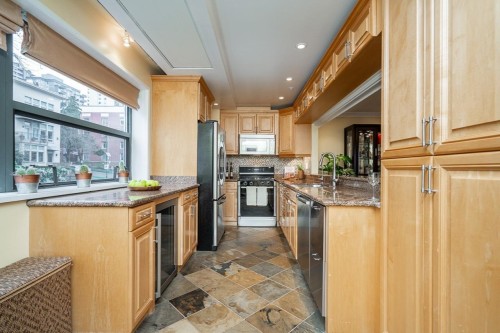304-1233 Beach Avenue, Vancouver, BC 