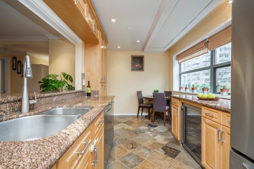 304-1233 Beach Avenue, Vancouver, BC 