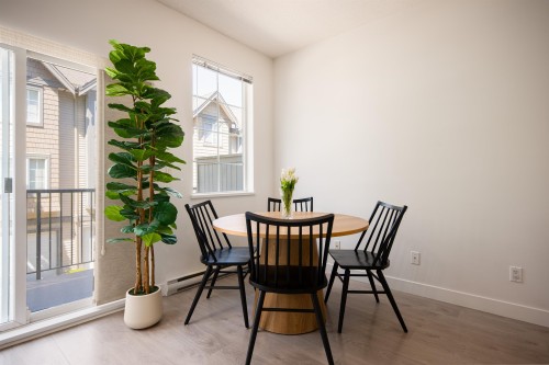 2-8533 Cumberland Place, Burnaby, BC 