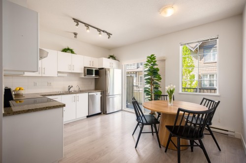 2-8533 Cumberland Place, Burnaby, BC 