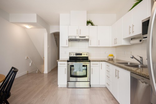 2-8533 Cumberland Place, Burnaby, BC 