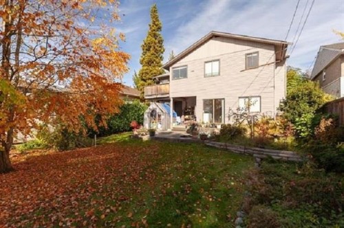 221 28Th Street W, North Vancouver, BC 