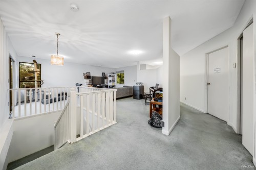 221 28Th Street W, North Vancouver, BC 