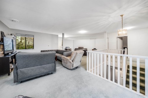 221 28Th Street W, North Vancouver, BC 