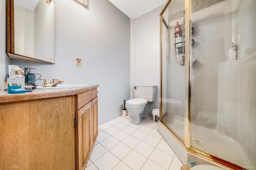221 28Th Street W, North Vancouver, BC 