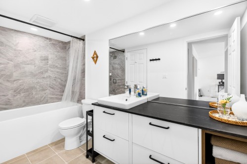 204-22347 Lougheed Highway, Maple Ridge, BC 