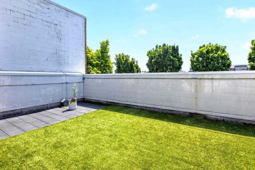 204-22347 Lougheed Highway, Maple Ridge, BC 