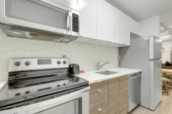 208-1106 Pacific Street  Vancouver, BC V6E 1T4