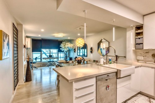 704-2468 Broadway E, Vancouver, BC 