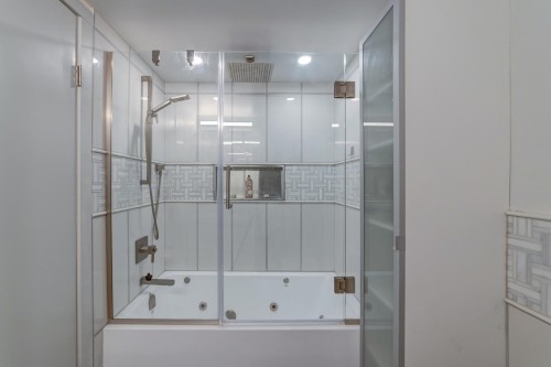704-2468 Broadway E, Vancouver, BC 