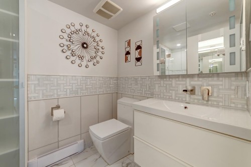 704-2468 Broadway E, Vancouver, BC 