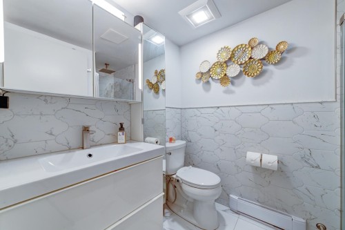704-2468 Broadway E, Vancouver, BC 
