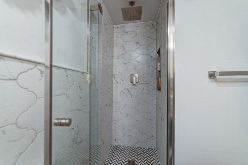 704-2468 Broadway E, Vancouver, BC 