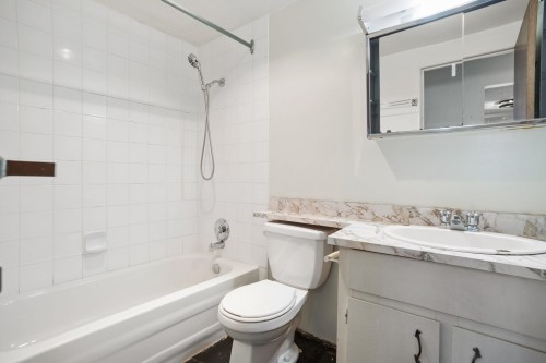 213-1950 8Th Avenue W, Vancouver, BC 