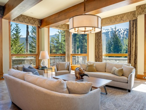 7469/73 Treetop Lane, Whistler, BC - Indoor Photo Showing Living Room
